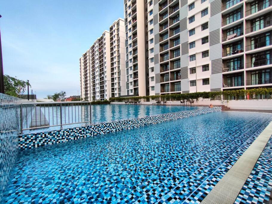 Cikgukay Desaru With Pool View Wifi & Netflix