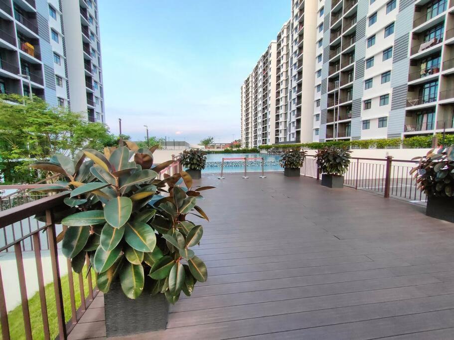 Apartment Cikgukay Desaru With Pool View Wifi & Netflix