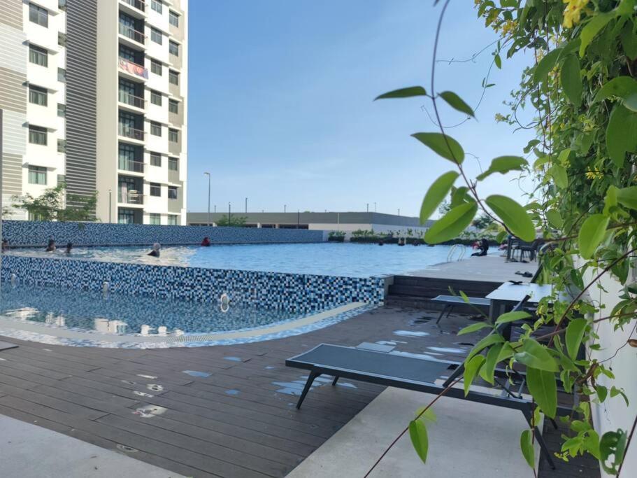 Cikgukay Desaru With Pool View Wifi & Netflix Bandar Penawar