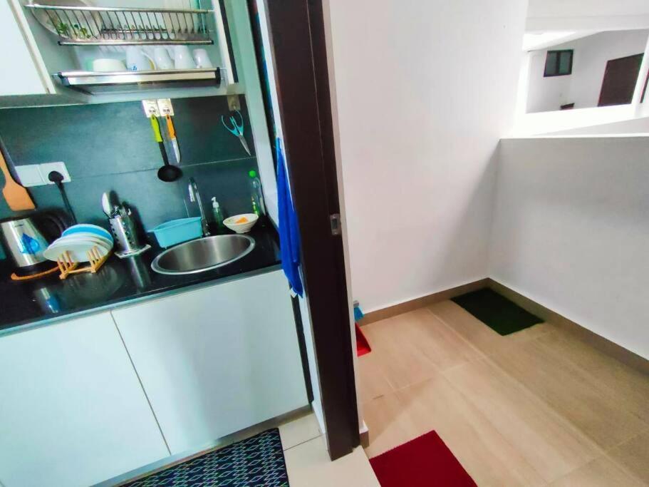 Apartment Cikgukay Desaru With Pool View Wifi & Netflix Bandar Penawar