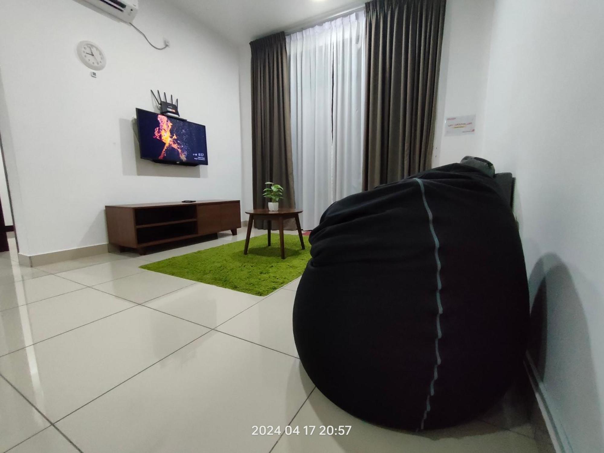 Cikgukay Desaru With Pool View Wifi & Netflix Apartment